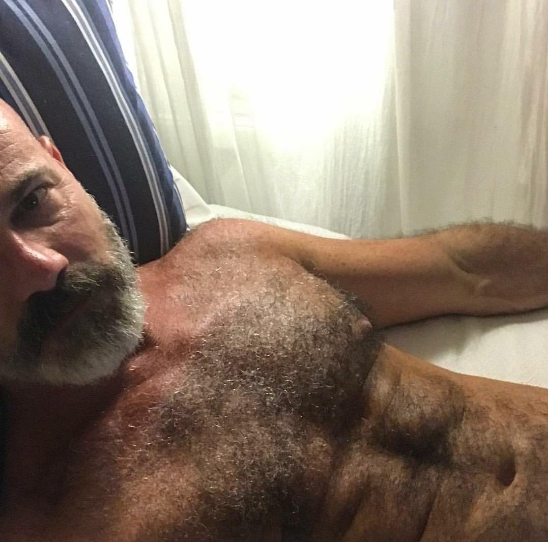 ManhattanGuyToo's tweet photo. Good Morning! #HumpDay #muscle #daddy #bear #beardedface #selfie https://t.co/yOreLgxgHp
