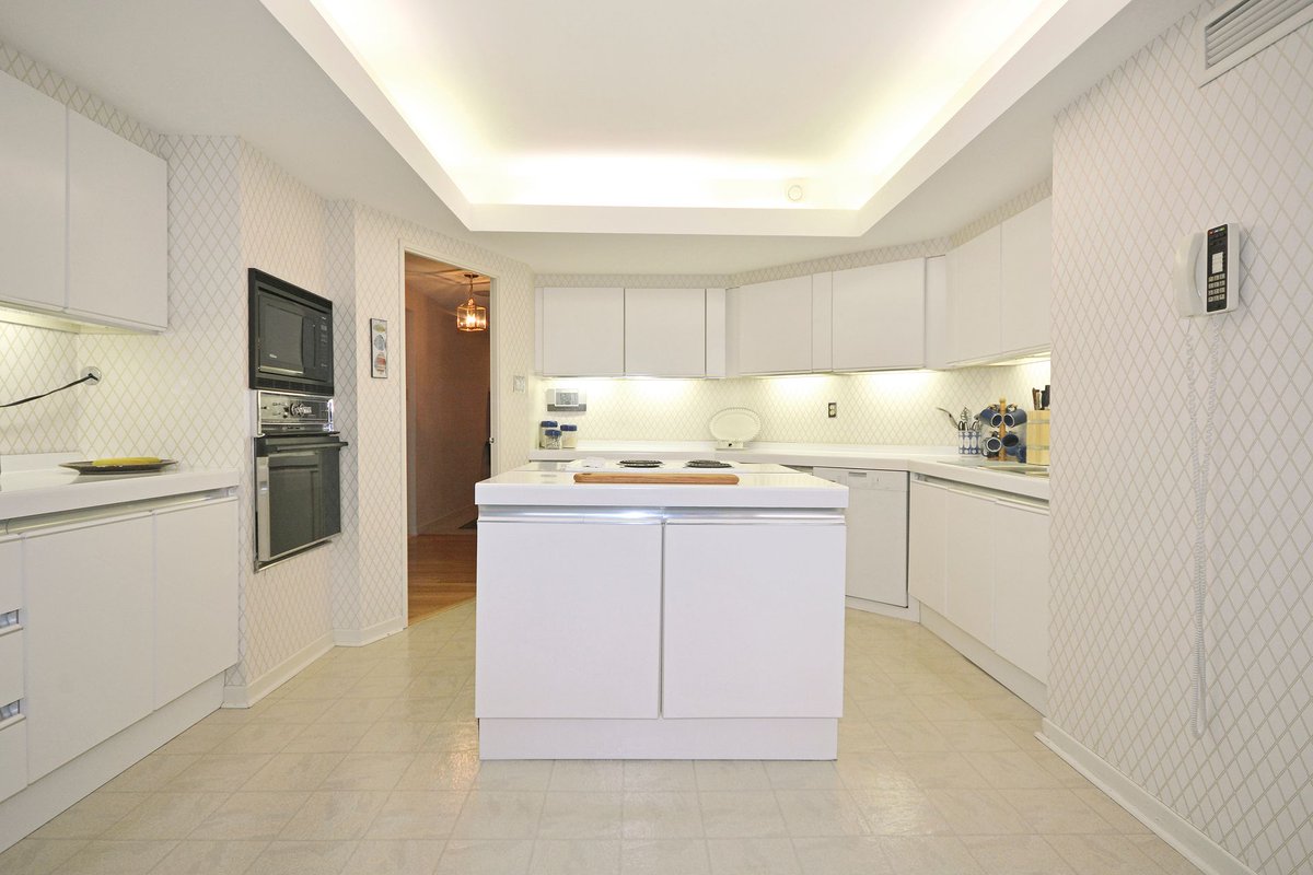 ellidavis's tweet photo. New Price! Palace Pier - Expansive Suite (Approx. 3,242 Sq Ft) With Gorgeous North/East/West Lake & City Views! Private Shuttle to Union Stn, Indoor Salt Water Pool, Fitness Centre, Restaurant, Guest Suites & More! https://t.co/USv7lKcmxS #TorontoRealEstate #ElliDavisCondos https://t.co/hRS98PGsI8