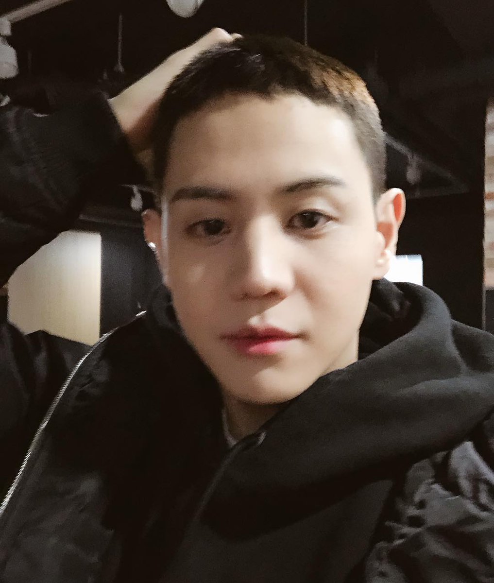 dreamboys1016's tweet photo. 190124 양요섭 - 바쁘게 여러분들과의 만남을 준비하는 친구들이 너무 대견하고 멋있네요. 먼 길 수고스러울까 걱정돼서 미리 작별의 인사를 나눴습니다. 친구들 모두 각자의 시간속에서 행복한 시간 보내길 간절히 기도합니다. 편지에 적은 글처럼 즐겁게 다녀오겠습니다. 모두들 건강히 잘 지내시길! https://t.co/IXNVvt56tS
