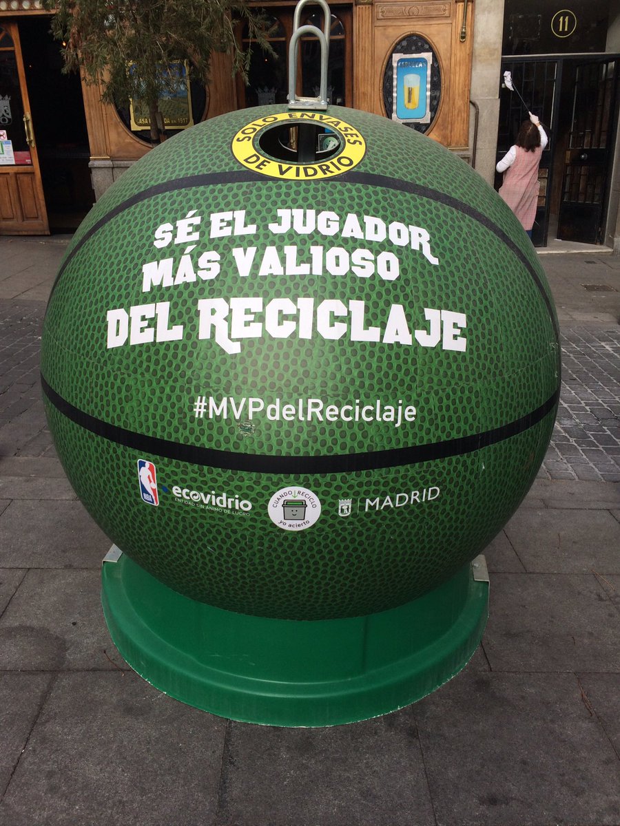 eRecicla's tweet photo. #reciclaje @eRecicla @ecovidrio Hoy he conocido al MVP del barrio de Chueca! https://t.co/VefyiBOIVj