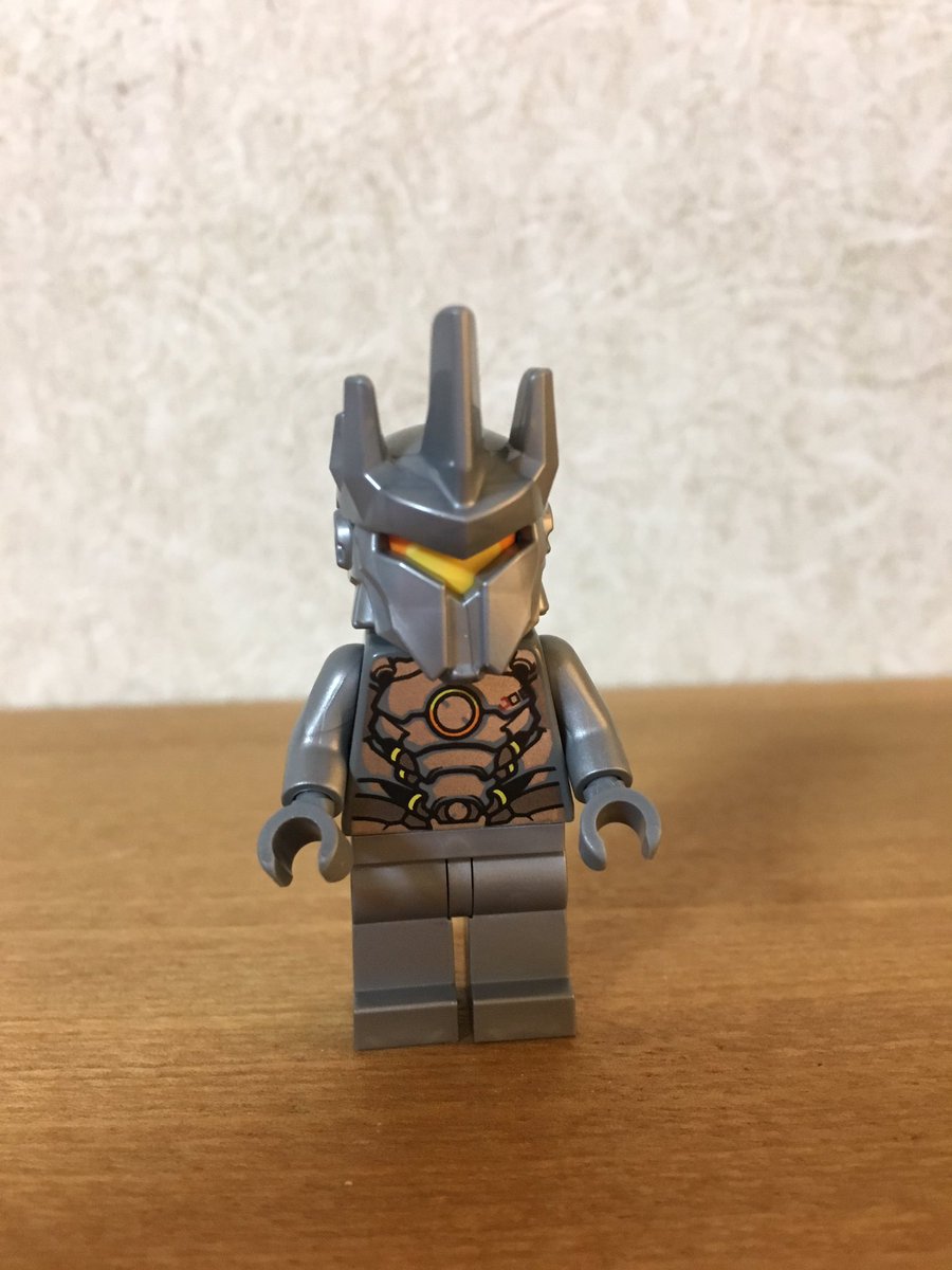 りょうま Sur Twitter Lego オーバーウォッチ ラインハルトのミニフィグ デュアルフェイス仕様で片方がミニフィグ単体用 もう片方がライドアーマー搭乗用になってます マイティーソーのオーディンにそっくりです