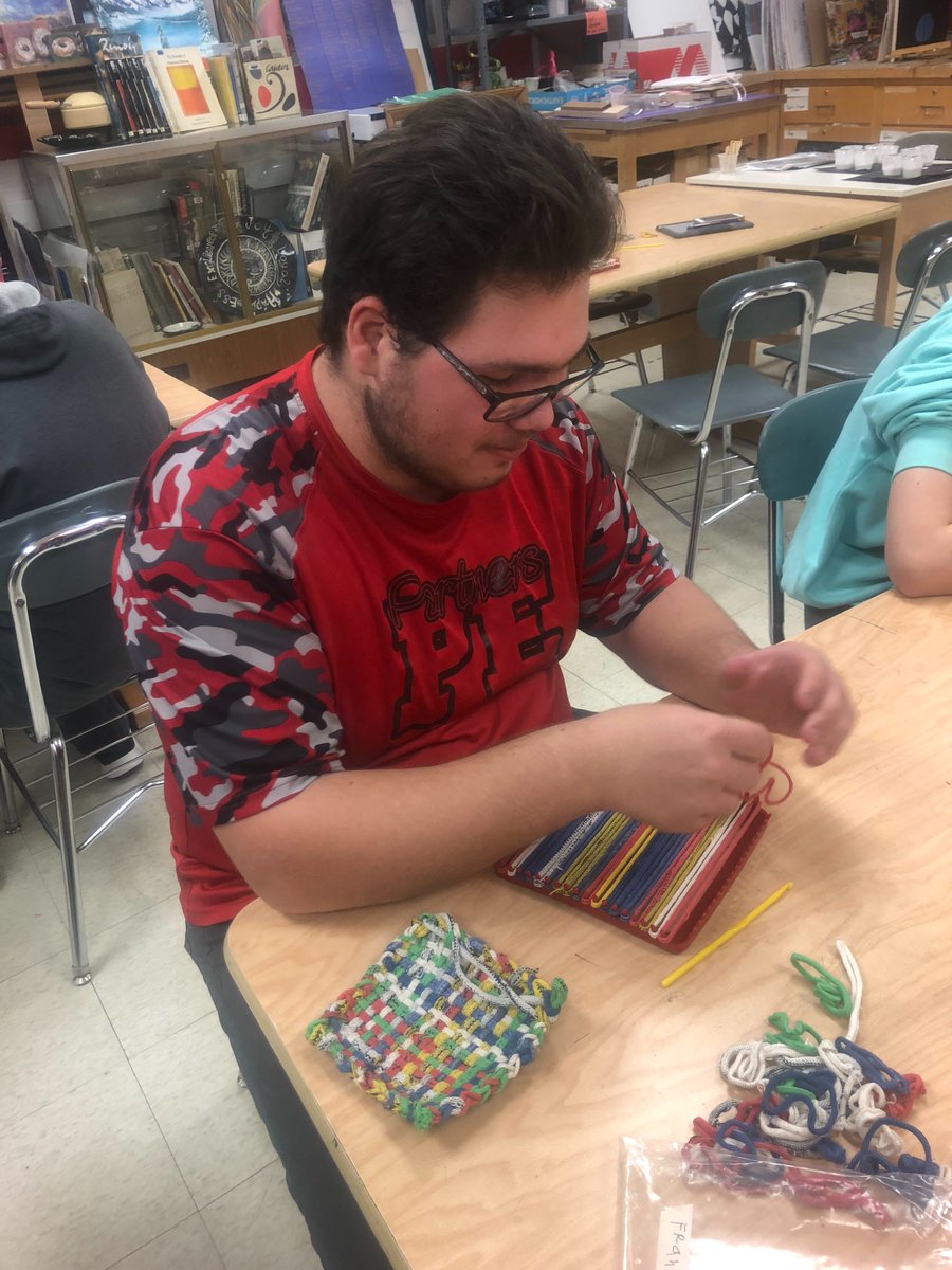 kdubsartclass's tweet photo. working on weaving designs & metal embossing art projects in partners in art! @EFWarriors #efpride #Art #partners #weaving #metaltooling #emboss #collaborative #partners https://t.co/eMi1gvQG2V