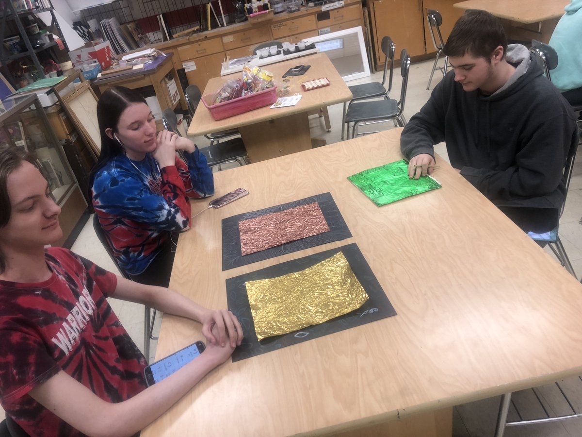 kdubsartclass's tweet photo. working on weaving designs & metal embossing art projects in partners in art! @EFWarriors #efpride #Art #partners #weaving #metaltooling #emboss #collaborative #partners https://t.co/eMi1gvQG2V