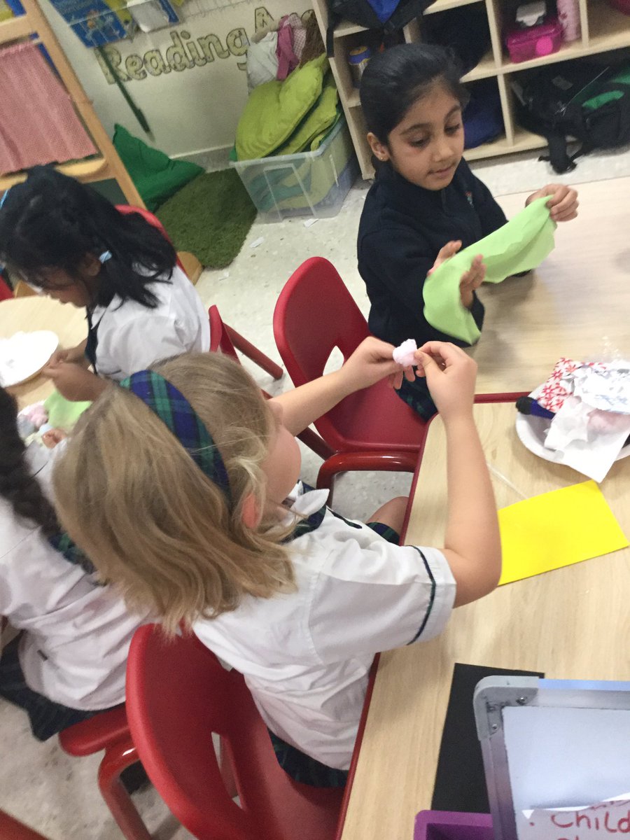 JPS_Year1's tweet photo. Which materials are most suitable for a dogs blanket? Let's investigate! @JPS_Year1 @JPSDubai @JPS_STEAM #JPS1F #JPSownit https://t.co/msWow5sLF2