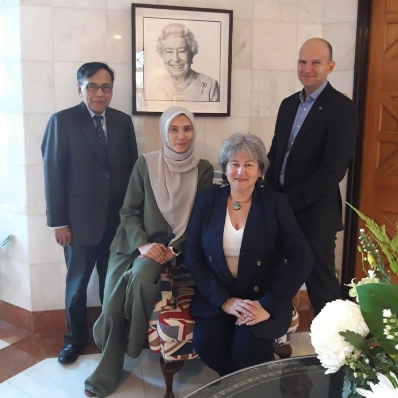 VickiTreadell's tweet photo. Always a pleasure to catch up with @n_izzah ...so much to discuss &amp; notes to compare.
We were joined by @DaveThomasFCO &amp; Prof. Hussein Habil. https://t.co/dtKzrkUnnK