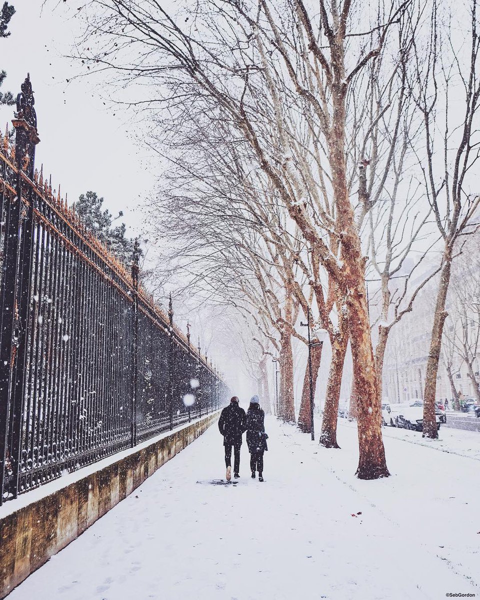 White blanket❄️👋🏻
#paris #fujifilm #streetphotography #parismaville