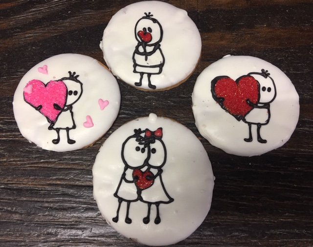 PiazzaProduce's tweet image. Order your Sweet Things Valentine's Day treats today! We've got Pretzel Rods, Oreo Cookies, Krispie Kritters, Large Holiday Cookies, and thaw &amp;amp; serve Whole Wheat Sugar Cookies #sweetthings #ValentinesDay