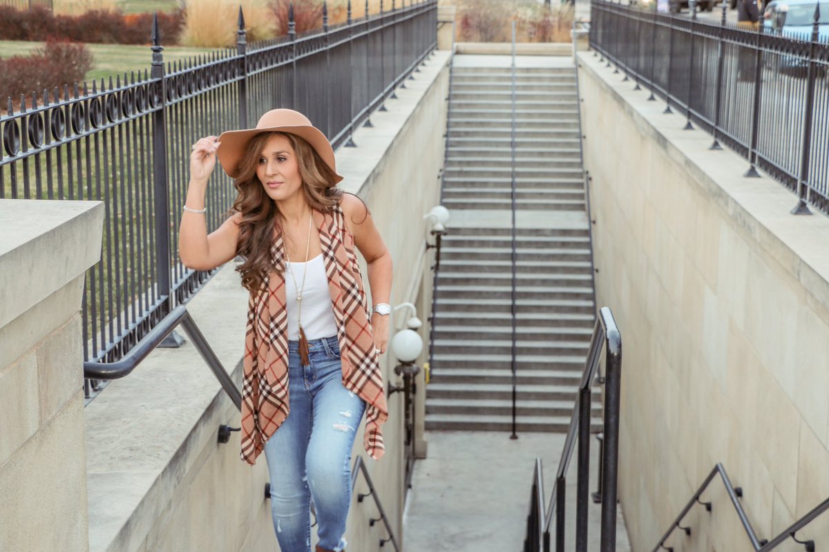 FlorDeSolBouti1's tweet image. Add a little camel color wool hat and matching camel cardigan to your closet this month. 👒🐪 Pairs awesome with our KanCan distressed denim!
.
.
.
#camelwool #woolhat #hatwool #cardigan #camelcardigan #kancandenim #kancanjeans #kancan #shopflordesol #ootd #style #fashion