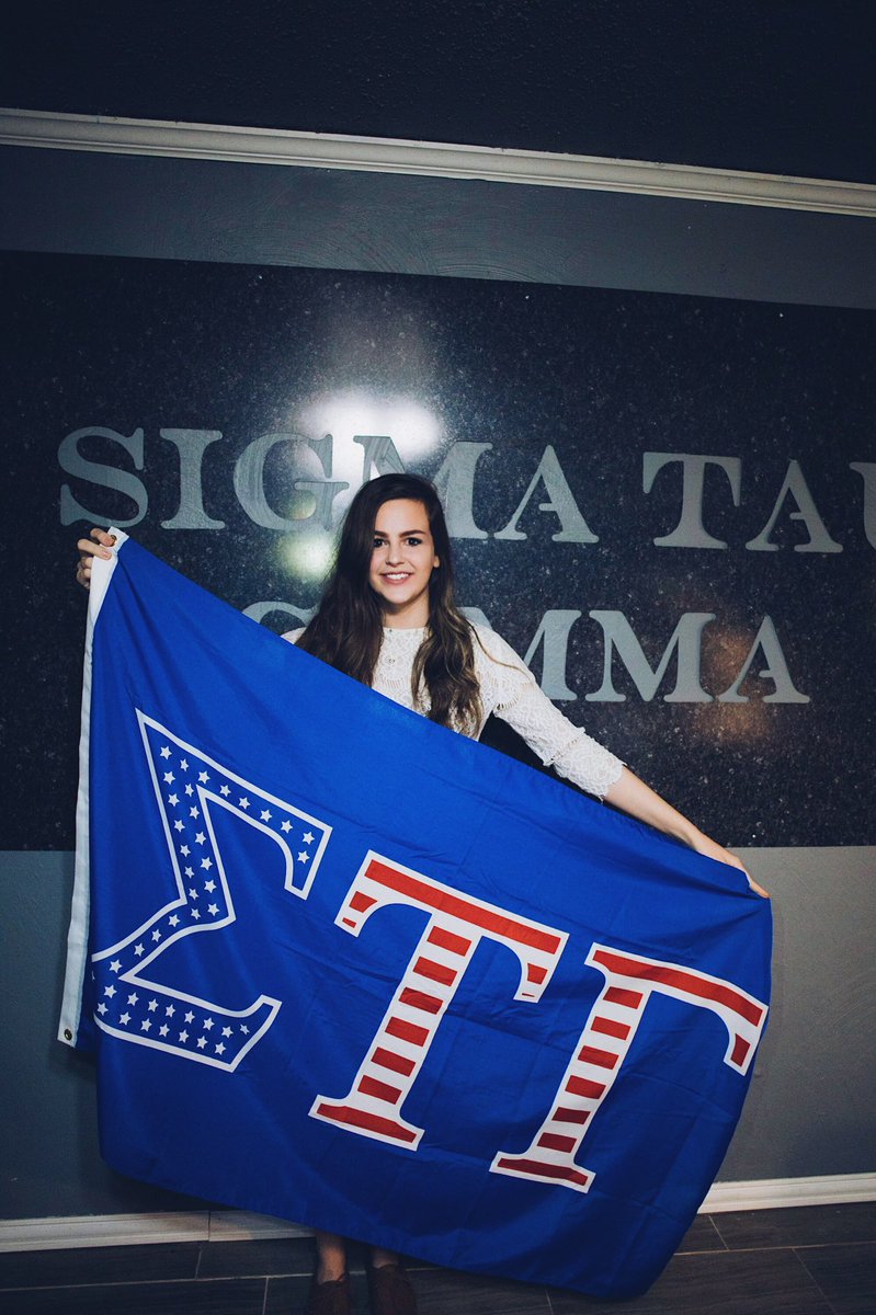UCOSigTau's tweet image. Our first candidate of the day for White Rose 2019 is @ShelbeeG of @trisigmauco! We’d also like to wish you a Happy Birthday! 💙🎉