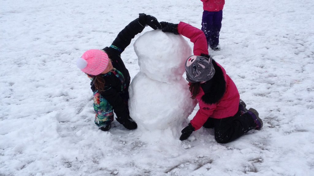 Rm111Gators's tweet photo. Measuring Mania! We compared snowball size &amp; mass. Giant steps were used to compare the distance of 3 tosses. Our snowmen had to be 1m tall! https://t.co/3vuAEYyWfM