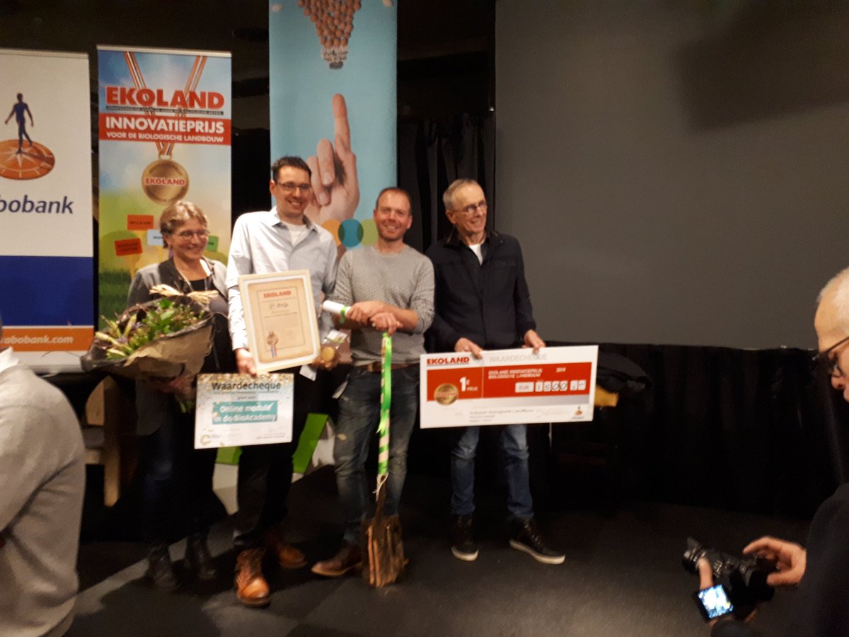 BakkerBio's tweet photo. Fam @JanOveresch gefeliciteerd met jullie @vakbladekoland innovatie prijs op de @Biobeurs https://t.co/6aSTUCNeqP