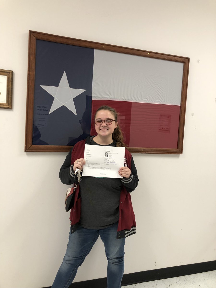 BiggestTexanFan's tweet image. It’s official.....my oldest daughter has her license. 😊😊😊 #TwoToGo #OneInTraining