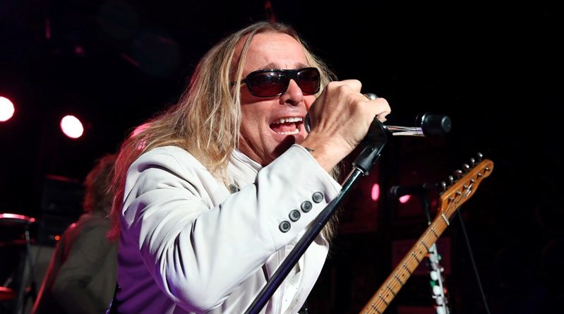 Wishing Cheap Trick frontman, Robin Zander, a very HAPPY BIRTHDAY today! 