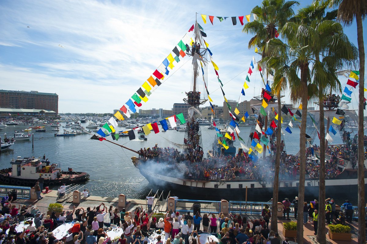 Batten down the hatches! 💣 An invasion is on the horizon! <a href="/GasparillaTampa/">Gasparilla Tampa</a> is invading the #TampaCC this Saturday! Get all the info you need including details on the invasion brunch, where to park your vessel, free viewing at @thesailtampa, and more: bit.ly/2S1mzYe