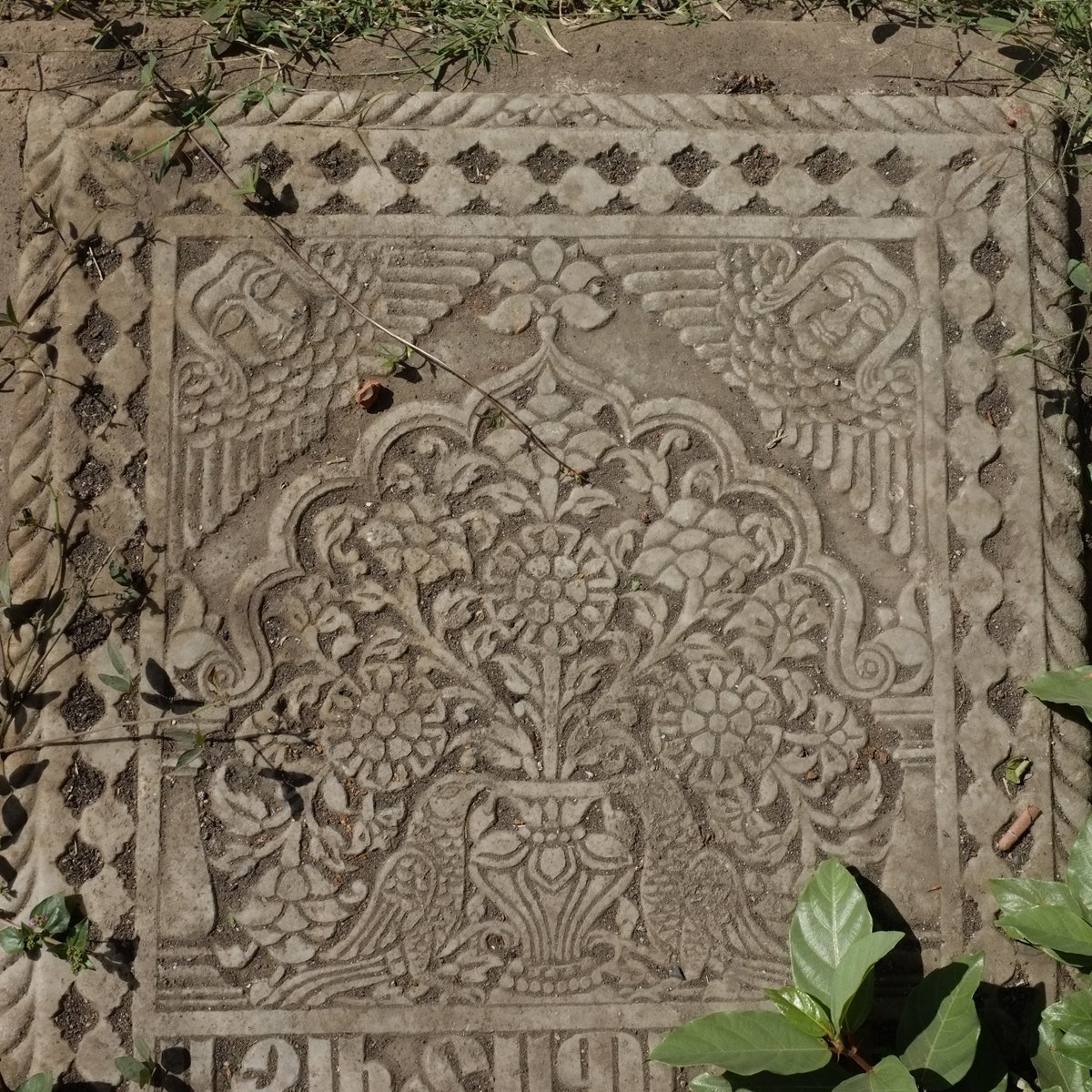 gor_jious's tweet photo. Armenian Cemetery at Surat

The collection of tombstone inscriptions here mark the memory of a once thriving community of Armenians in India.

It was a joy discovering this unique place and history with @letteritdown &amp; @kostasbartsokas
—
Read more here: https://t.co/S8rbub0EjE https://t.co/uhn1XTYEYb