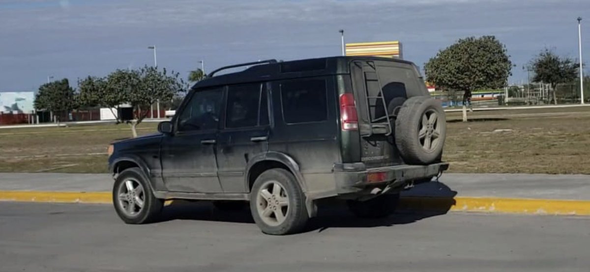 alexanderman10's tweet photo. reynosafollow reportan lacras extorsionando a conductores principalmente de compañías que según le pegaron a su camioneta si ya está más aboyada que una carretilla https://t.co/2rWNi9LcFo
