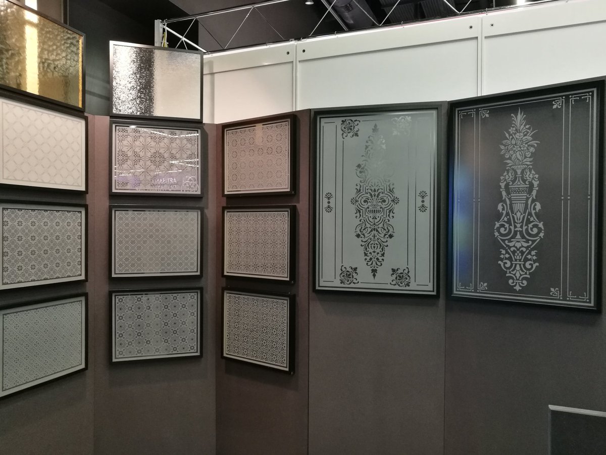 delin_gues's tweet photo. Wir sind bereit für die #CulturaSuisse in #Bern
Morgen geht es los! #Bernexpo Halle 1.2
#Glas #Vogrin #Biel #Bienne
#Verre #Mousseline #Musselinglas
https://t.co/nD7zL6UJVF https://t.co/P3mAeHKemU