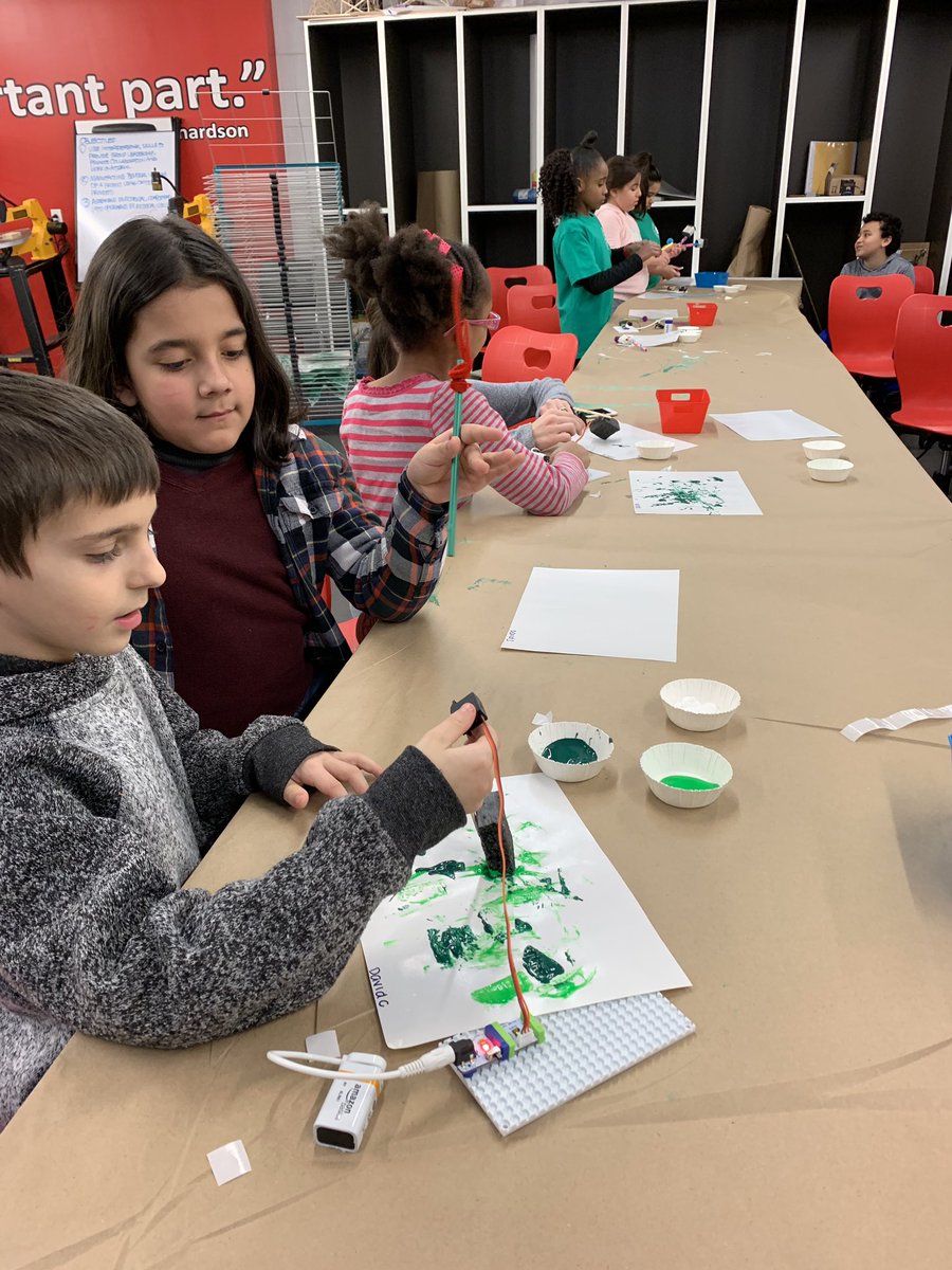 AskupArtEd's tweet photo. Lander Elementary students learning about the art of Jackson Pollock and the connection to science/technology.
#mychoicemayfield @wellenhm @MayfieldTI #artinnovation https://t.co/moDWT43TUc