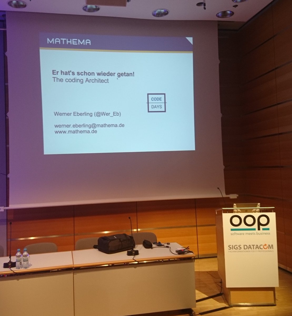 Wer_Eb's tweet image. My second talk at #codedays . This time about the #codingarchitect, the modern understanding of the role of an #ITArchitect