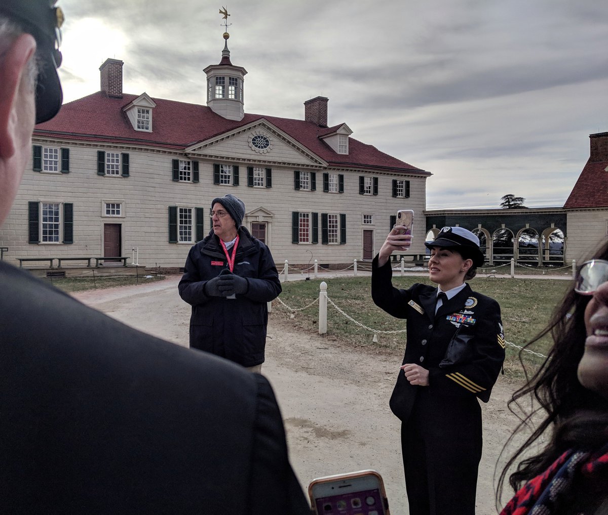 USNRecruiter's tweet photo. Here are some fantastic photos from our 2018 Recruiters of the Year group in Washington D.C. - taken at Mt. Vernon, the historic home of George and Martha Washington!

#USNavy #ForgedByTheSea #NavyRecruiter #ROY2018 https://t.co/qbiPjsmyBo