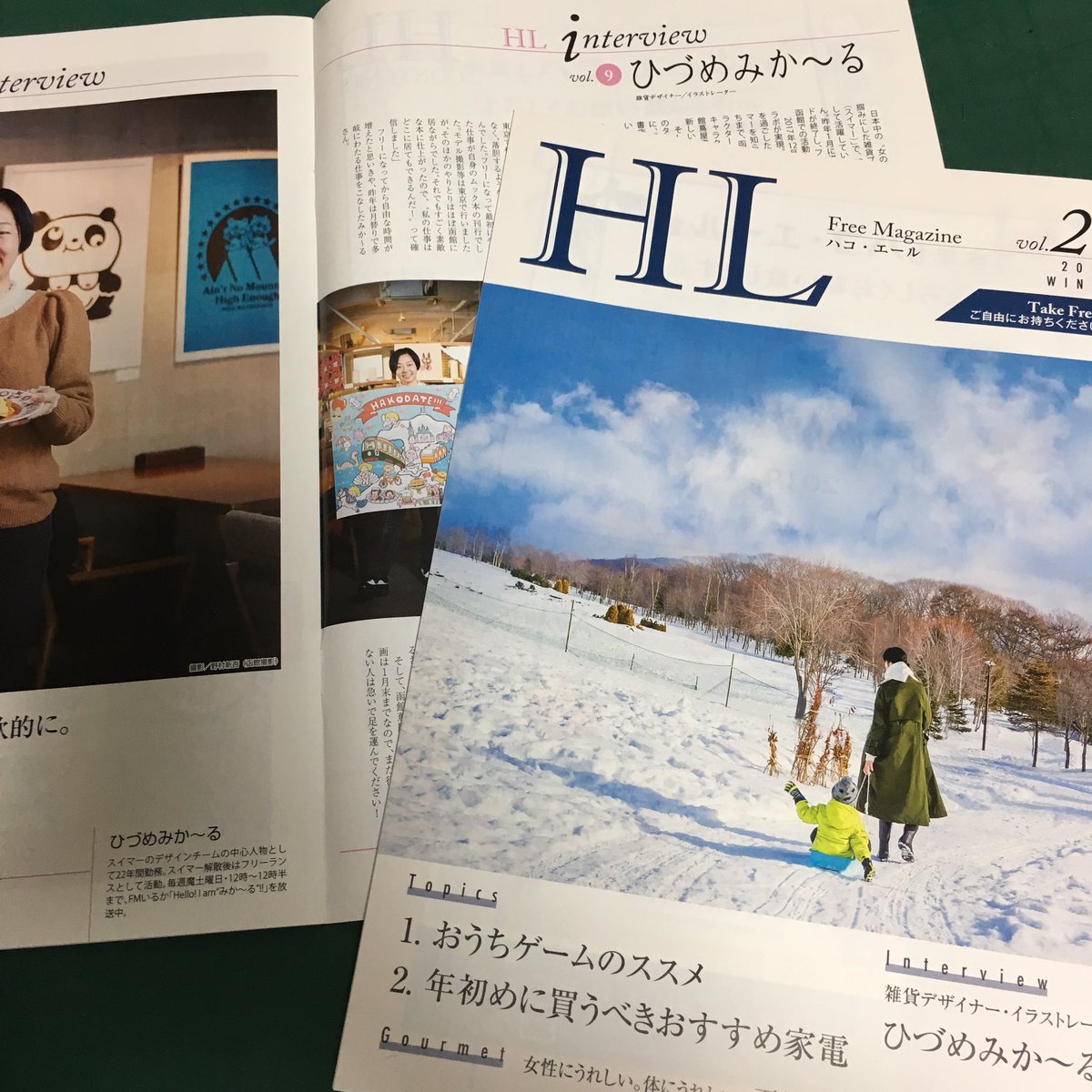 mika__ru's tweet photo. 現在、函館を中心に配布中の「ハコ・エール」冬号にインタビューが掲載されていまーす😊フリーランスになってからの活動についてなどをお話ししてますぞ。🐗 #ひづめみかーる #ひづめみか〜る #mika_ru #fmいるか #函館蔦屋書店 #蔦屋書店 #fusu #ハコエール https://t.co/hlDSBQMRrP