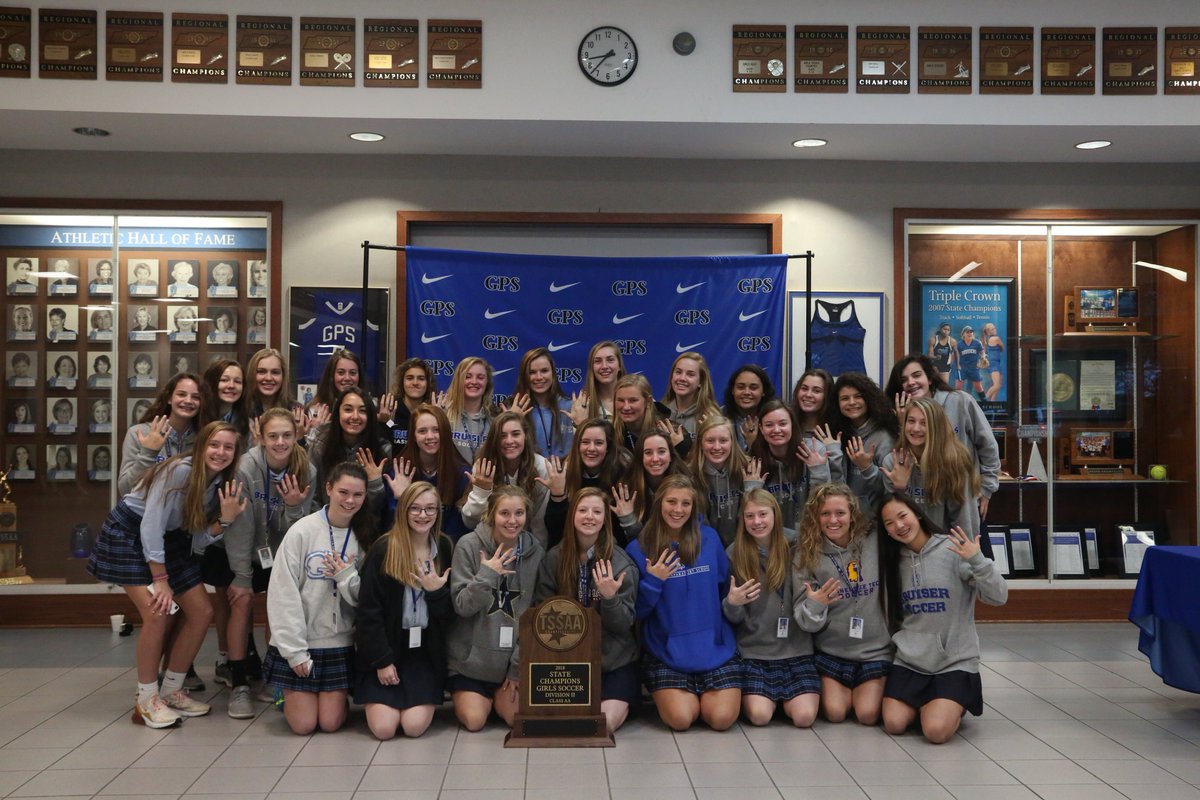BruiserSports's tweet photo. Our varsity soccer players received their state championship rings this morning! What a great way to start off a Wednesday! 💍⚽️🏆 #GoBruisers #GBB https://t.co/sQmF0Ohl7H