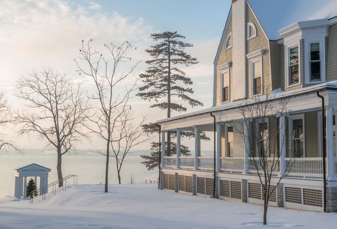 Winter in Aurora. Photo 📷:  @innsofaurora #tourcayuga #cayugacounty #NYLovesWinter #rowlandhouse #cayugalake #wintertime #winter #winterishere #fingerlakes #lakeside