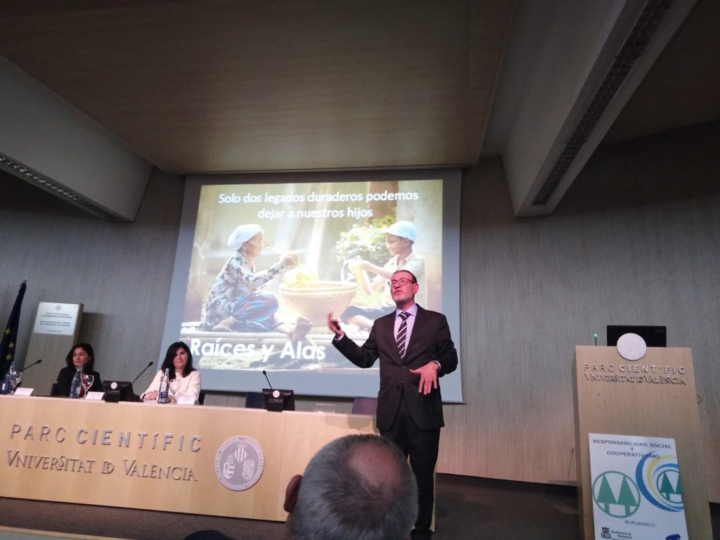 grupovs's tweet photo. Enriquecedora jornada en torno a #GestionPersonas, desarrollo del #talento y #EmpresaSostenible en el #Congreso #ResponsabilidadSocial y #Cooperativismo de @Ayto_Burjassot @CEMEFEmpresas. Tomás Lara de @Faurecia España y M Jesús Figuerola @caixapopular. #efectodide https://t.co/9n3d0JYPhe