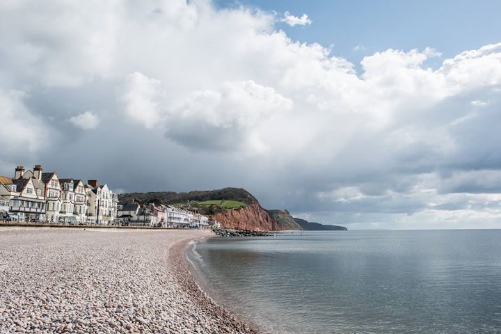Looking to book your mini #staycation? Take advantage of one of our new amazing Special Breaks and book a getaway by the sea in #Sidmouth, #Devon. Dates available through February and March. 

For details and bookings, visit bit.ly/2RInLjb
