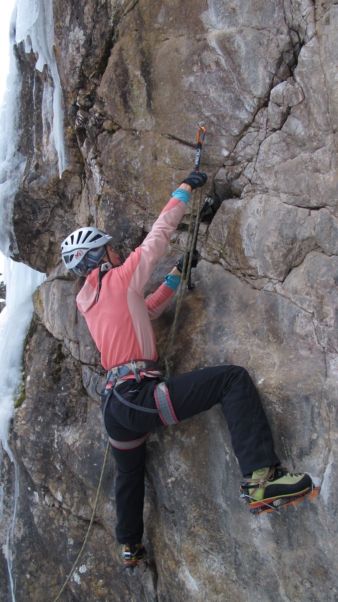 irisalpine_'s tweet photo. We're so happy you're here for our weekly #ChicksChat. This week we're focusing on #IceClimbing in celebration of the 2019 #OurayIceFest! https://t.co/eobR8okgiT