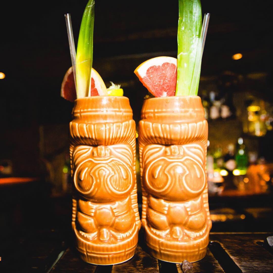 mahiki's tweet photo. 🌴💛Wednesday’s are all about Sushi 🍣, Cocktails 🍹 and singing 🎤 🌴 Tonight we say Aloha to @bendavislive for another fabulous #SunsetSessions 🎶🌸 https://t.co/rJomuCH1Cf