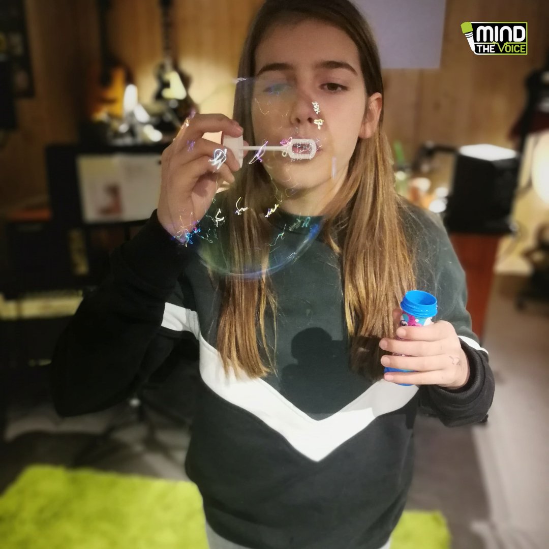 mindthevoice's tweet image. Blowing bubbles as part of speech therapy or singing lessons? It is fun and good to check the intensity of your breathe support! Sing a short tune 🎶 and try to blow only 1 bell! ☁️
(ex on sovttrainer.com) #vocalexercise #singinglesson #speechtherapy #vocalcoaching
