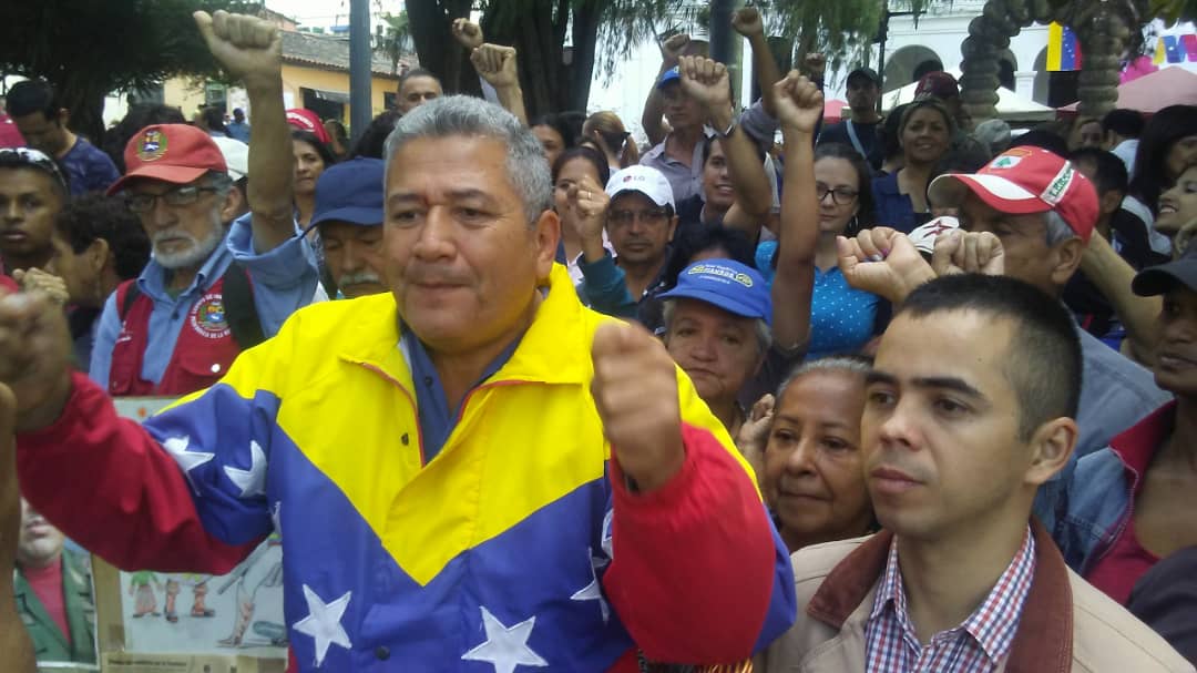 Desde San Cristóbal, el pueblo tachirense salió en respaldo a nuestro Pdte. <a href="/NicolasMaduro/">Nicolás Maduro</a>.
Seguiremos en la calle, en la lucha por la vida, los sueños, la paz y el amor a nuestra Patria.
Sin lugar a dudas, hoy y siempre #LasCallesSonDelChavismo!
#LealesSiempreTraidoresNunca