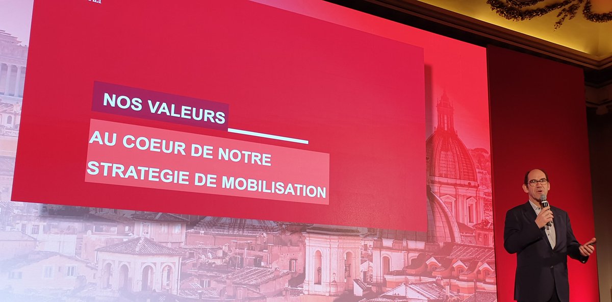 PaoliCGPI's tweet image. ✔#HereWeGo⚡#Roma 2019 🇮🇹 
☝️Le Pdt @JeanGranier déclare ouverte la 10e Université #CGPI #ClubExpert @generalifrance face au🔝200 🇫🇷 
🎤《Le ❤ de nos #strategies⁉️》
🔊 Tirer parti de nos atouts...VOUS...pour surrounder &amp;amp; accélérer notre #croissance durablement 🚀
#generali2021