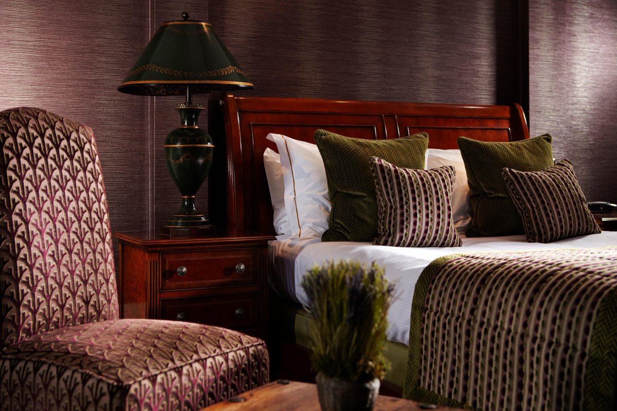 Hump day has hit us hard, which is why we're not feeling the slightest bit guilty about retreating back to this 😍 #Langshott #HoteLife #Retreat