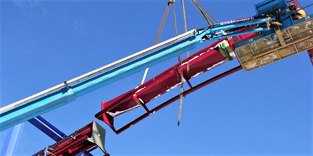 KingsIslandPR's tweet photo. On this day five years ago (January 23, 2014), track work on the world’s longest inverted steel roller coaster, Banshee, was completed when track piece No. 100 was installed. It took a total of 160 days for crews to build the 4,124-foot long coaster. #KingsIsland #KIBanshee https://t.co/jU2IdA16zP
