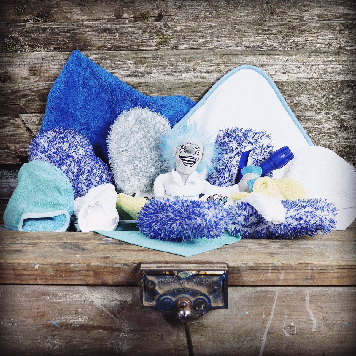 🚨NEW BRAND🚨
We are thrilled to have become resellers of Microfiber Madness products 🤡. Check out their full range on our website; from Incredimitts and Incredisponges to pun-tastically named drying towels #IncrediEverything #SlimsDetailing