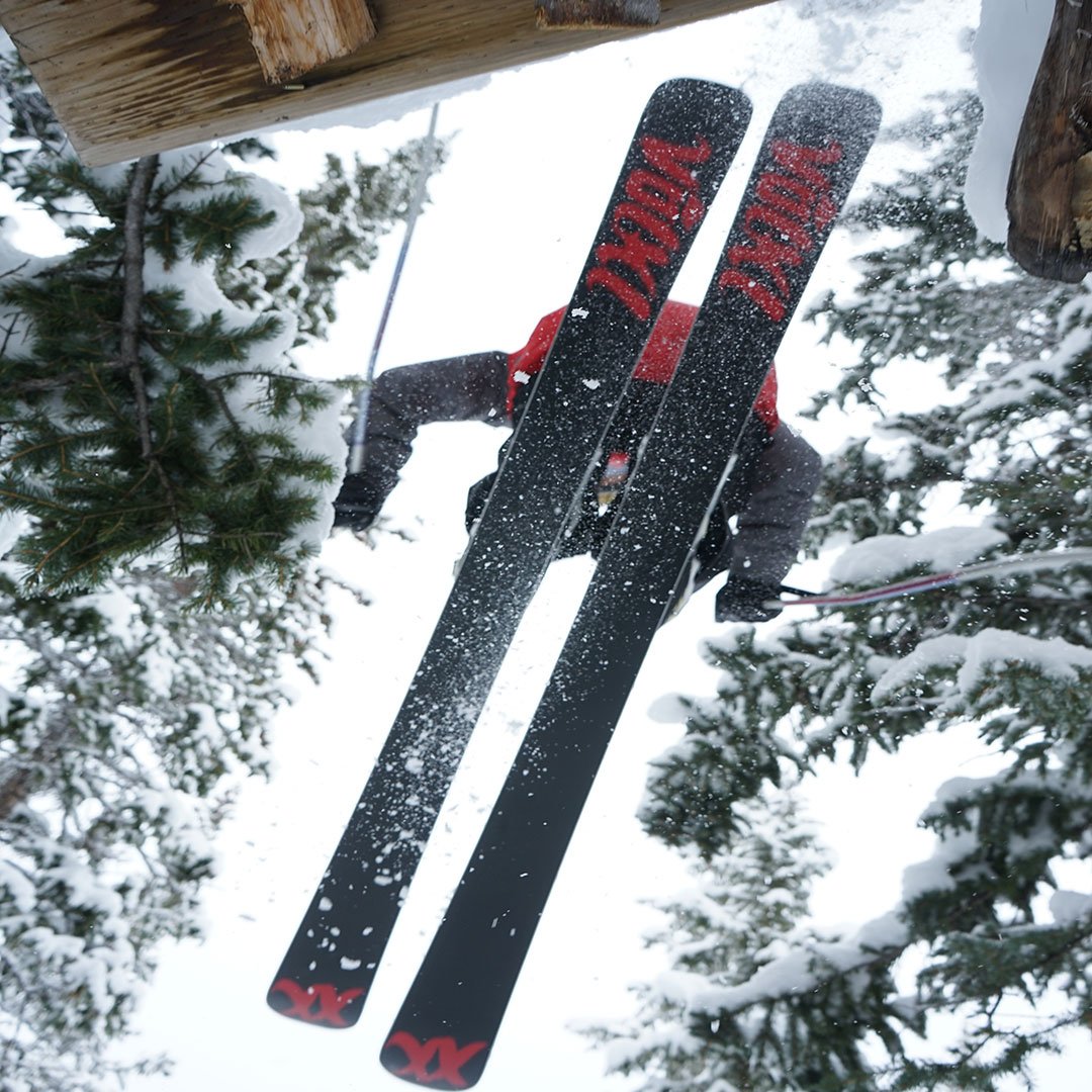 Is there snow on your roof?  Pow Days in the USA.
#simplyvolkl #weknowskiing #snowday #aspensnowmass  photo: @maurton