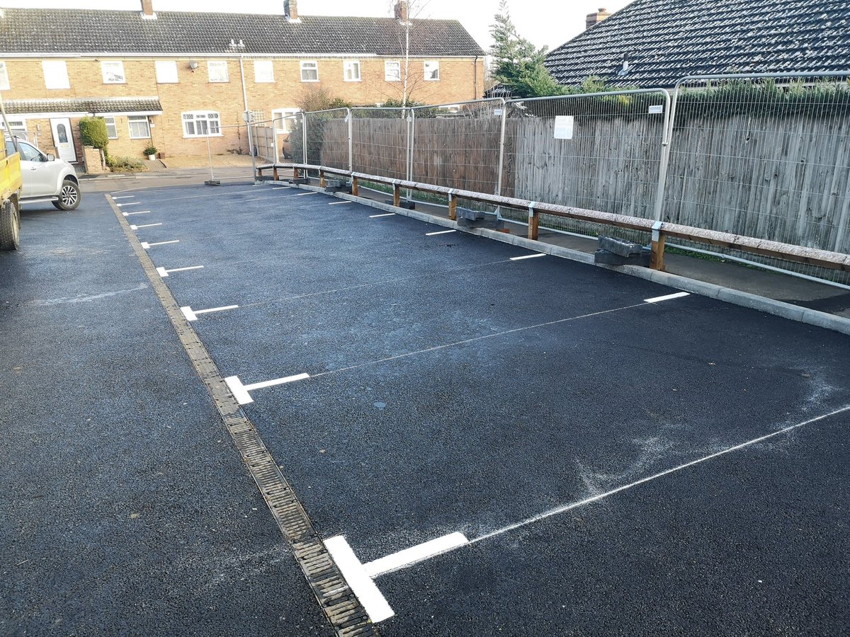 couttsroadmark's tweet photo. A few small sites today in Bedfordshire for Meadsway Construction. All sites dried to ensure our lining stays put! 🥶👍🏻
#roadmarking #linepainting https://t.co/hyiDCOjLX5