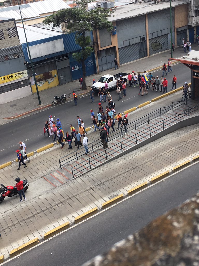 MariaAle1408's tweet photo. @traffiCARACAS “La marea roja” por las fuerzas armadas, se quedaron sin gente nada que hacer jajaja https://t.co/cqZCxMiN4W