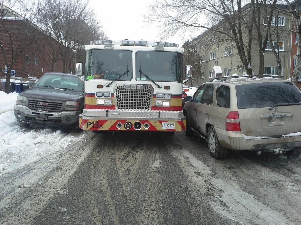 Every second counts when there’s an emergency. Please be conscientious when you park on the street and dont forget to leave room for Emergency Vehicles. It may be your family that is in need.  #OttWeather #SnowRoomForTrucks #OnStorm 🚒🚑🚓