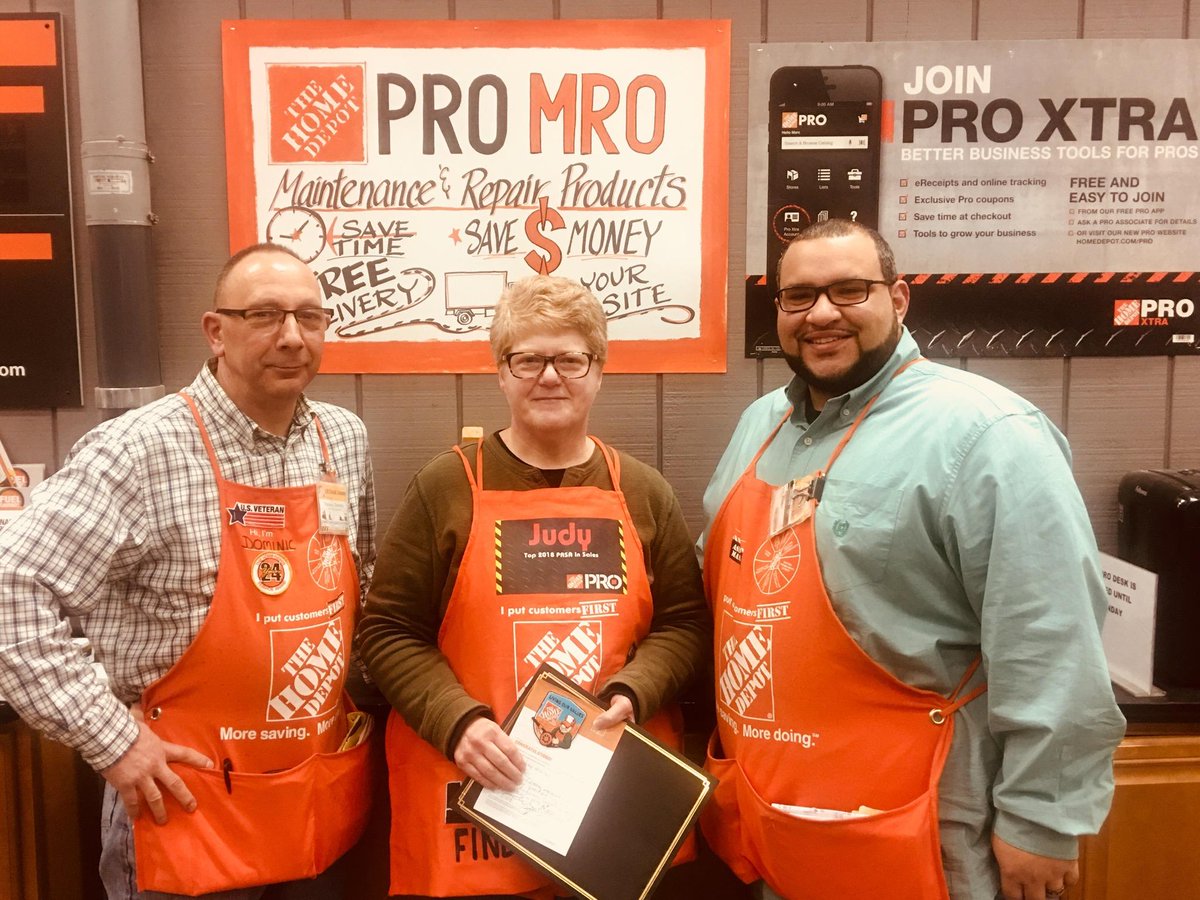 Recognized Judy D42 today for an awesome 2018. Building Strong Relationships and Creating Shareholder Value.@SorayacFES <a href="/_Drew_lang_/">Drew Lang_4140</a> <a href="/CarrieLantz/">Carrie Lantz</a> <a href="/babb_steve/">Steve Babb</a> <a href="/dor7ioan/">Dorel_HD_dist57</a> <a href="/DorelHD/">DorelBarbos</a> <a href="/nyyroro/">Ro Rodriguez</a> @dimick4108 <a href="/porubski/">Lance Porubski</a> @jenromano77 @jtrievespro