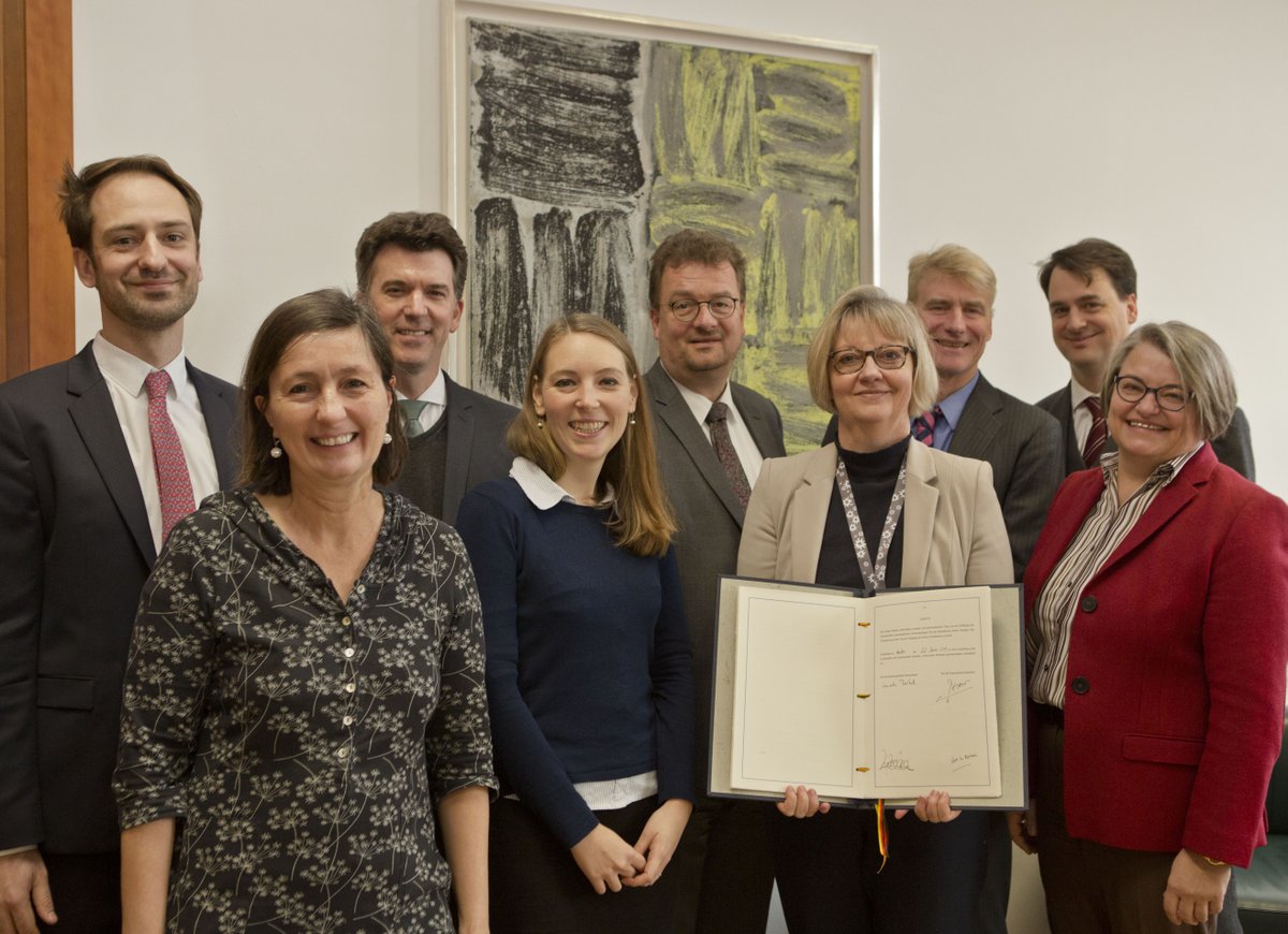 Einen ganz großen Dank an Sibylle Sorg und ihr Team! Sie haben gemeinsam mit dem Bundeskanzleramt für das Auswärtige Amt den Vertrag von Aachen verhandelt. Ein großes Stück Arbeit und ein echter Erfolg für die deutsch-französische Freundschaft.