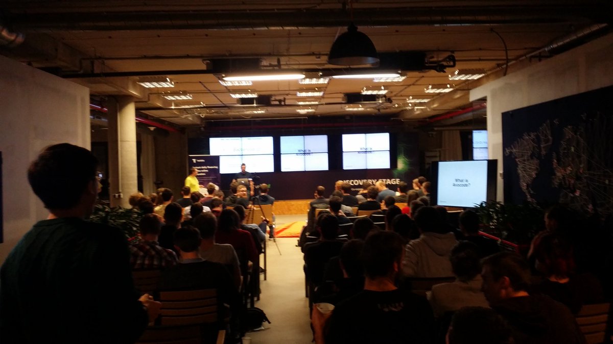 Pozdrav ze setkání <a href="/backendisti/">backendisti.cz</a> v suprovem prostředí @socialbakers