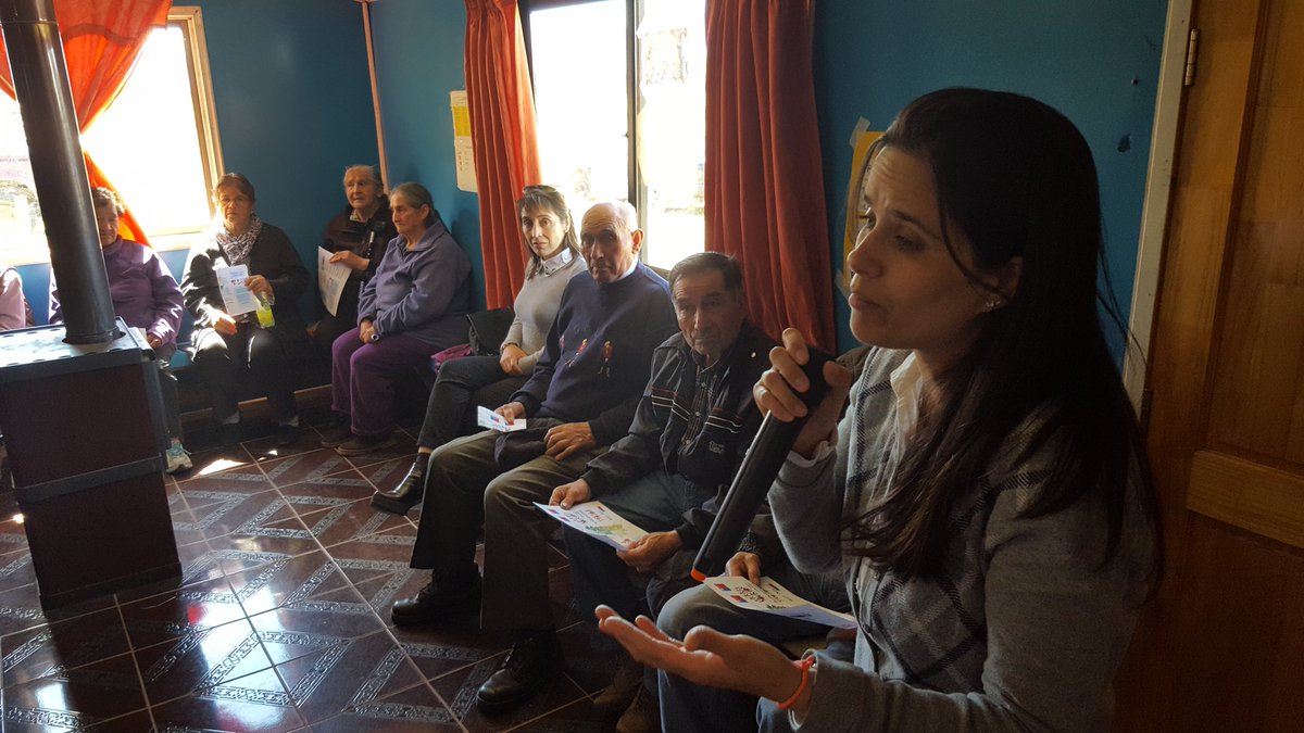 MDSAysen's tweet photo. #DesarrolloSocial junto a los #AdultosMayores de #VillaFrei y #ValleSimpson, entregándoles valiosa informacióm sobre discapacidad, entre otros. Todo esto junto a #Fosis y #Compim #DespliegueTerritorial #AdultoMejor #MidesoGranEquipo https://t.co/r5Ne6HZSFV