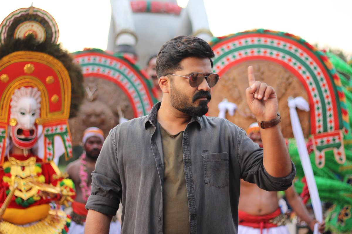 kuraltv's tweet photo. STR In Vantha Rajavatha Varuvan HD Stills for Str fans
#VanthaRajavathaanVaruven #STRTheKing #VRV2ndSingle #VRVFromFeb1 #VRVMania #SundarCBonanza #Simbu @LycaProductions @hiphoptamizha Music #SundarCBonanza #STRTheKing #VangaMachanVanga Second Single Out https://t.co/ufKfiswfKZ https://t.co/wIZ9q4DHMk
