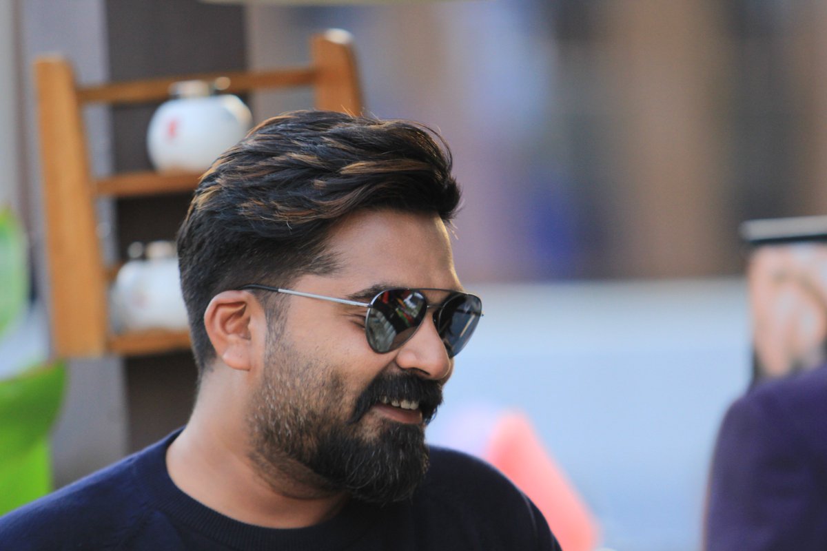 kuraltv's tweet photo. STR In Vantha Rajavatha Varuvan HD Stills for Str fans
#VanthaRajavathaanVaruven #STRTheKing #VRV2ndSingle #VRVFromFeb1 #VRVMania #SundarCBonanza #Simbu @LycaProductions @hiphoptamizha Music #SundarCBonanza #STRTheKing #VangaMachanVanga Second Single Out https://t.co/ufKfiswfKZ https://t.co/GKYF4ZUgMc