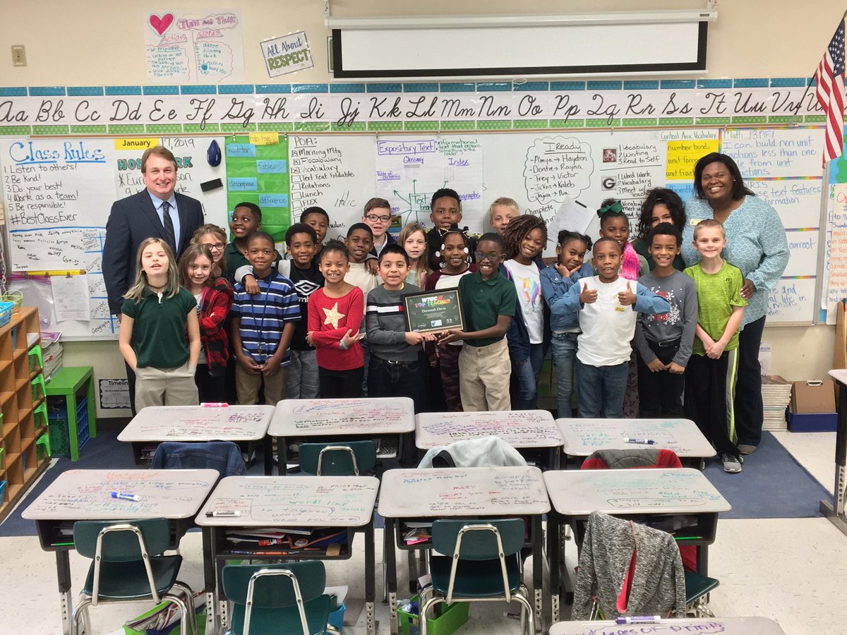 MikeCihla's tweet image. Congratulations to this week’s #WTOC Top Teacher Deonnah Davis from Southwest Elementary School in Chatham County! You’ll meet this first year educator tonight on THE NEWS at 6! @SCCPSS #TopTeacher @GaPorts