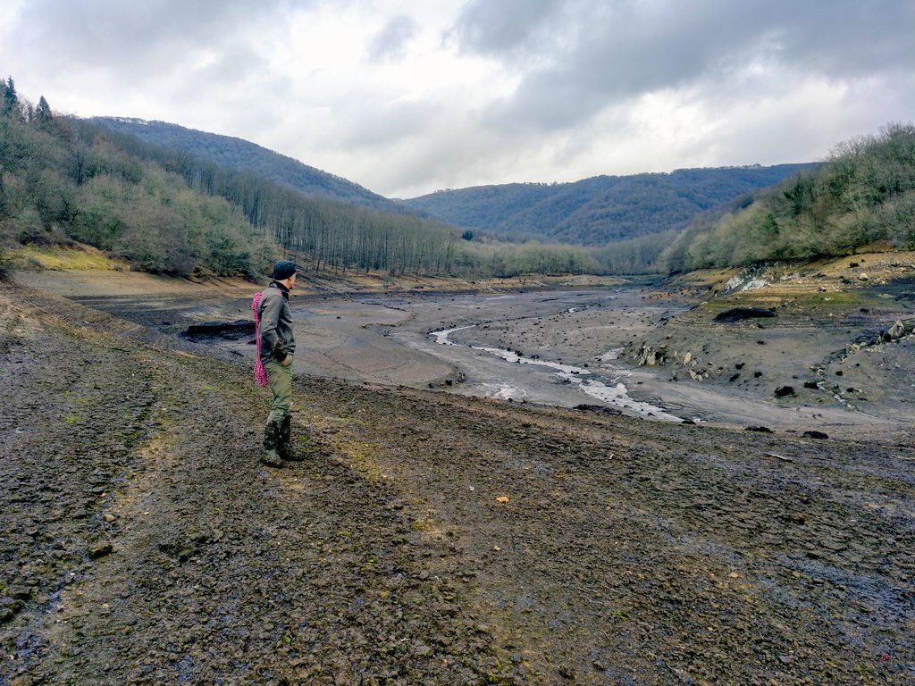 Daniel von Schiller (@dvonschiller) on Twitter photo We started this week with a tough sampling of C emissions in the almost completely empty Enobieta reservoir in Artikutza, Navarre @BielObrador <a href="/EhuStream/">EhuStream</a> <a href="/FundacionBBVA/">Fundación BBVA</a> <a href="/DonostiakoUdala/">Donostiako Udala</a> <a href="/CarbHydrochange/">Project C-HydroChange</a> We started this week with a tough sampling of C emissions in the almost completely empty Enobieta reservoir in Artikutza, Navarre @BielObrador <a href="/EhuStream/">EhuStream</a> <a href="/FundacionBBVA/">Fundación BBVA</a> <a href="/DonostiakoUdala/">Donostiako Udala</a> <a href="/CarbHydrochange/">Project C-HydroChange</a>