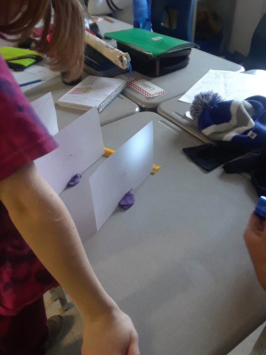 mmeperrin2018's tweet photo. Grade 4s begin their Light and Sound unit for science! Here they are discovering how light travels. https://t.co/0hhIpy0jJ0